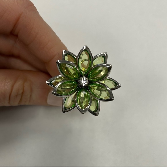 Womens Crystal Green Flower Ring Adjustable Sample - Picture 2 of 5